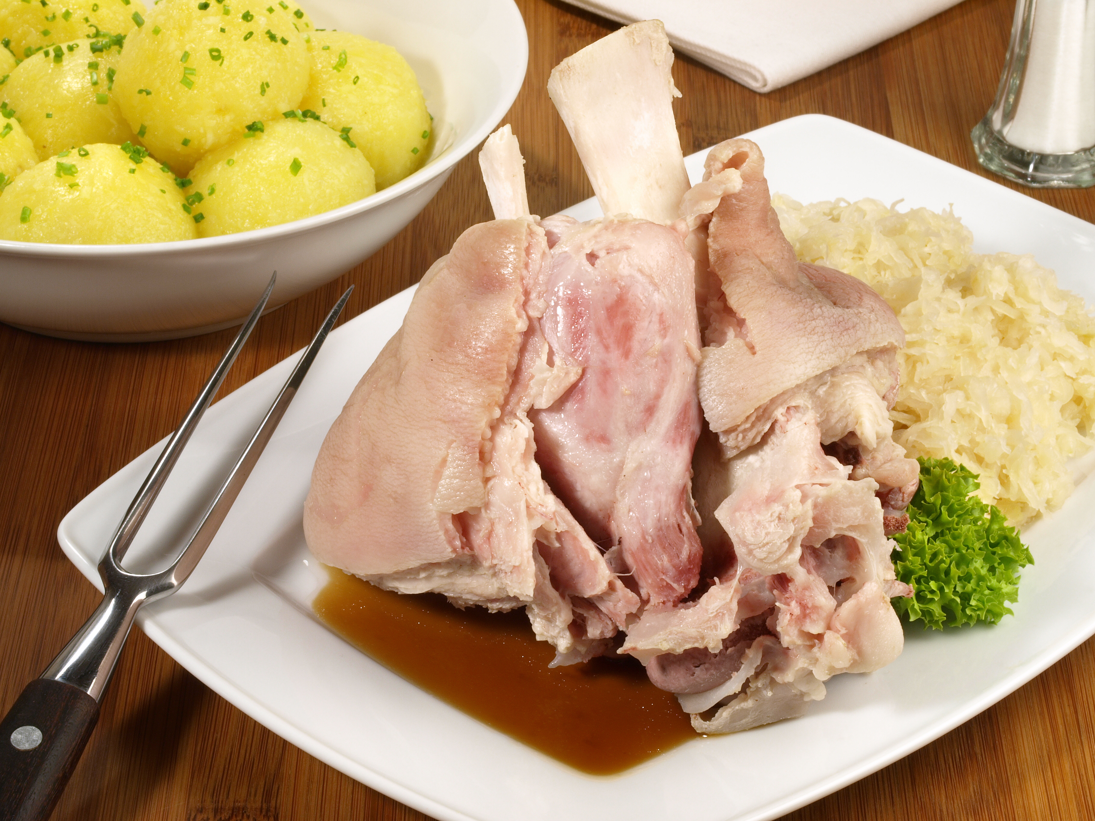 Eisbein gekocht  mit Brühe Servierfertig 300g (1 Portion ) aus Traditionsküche