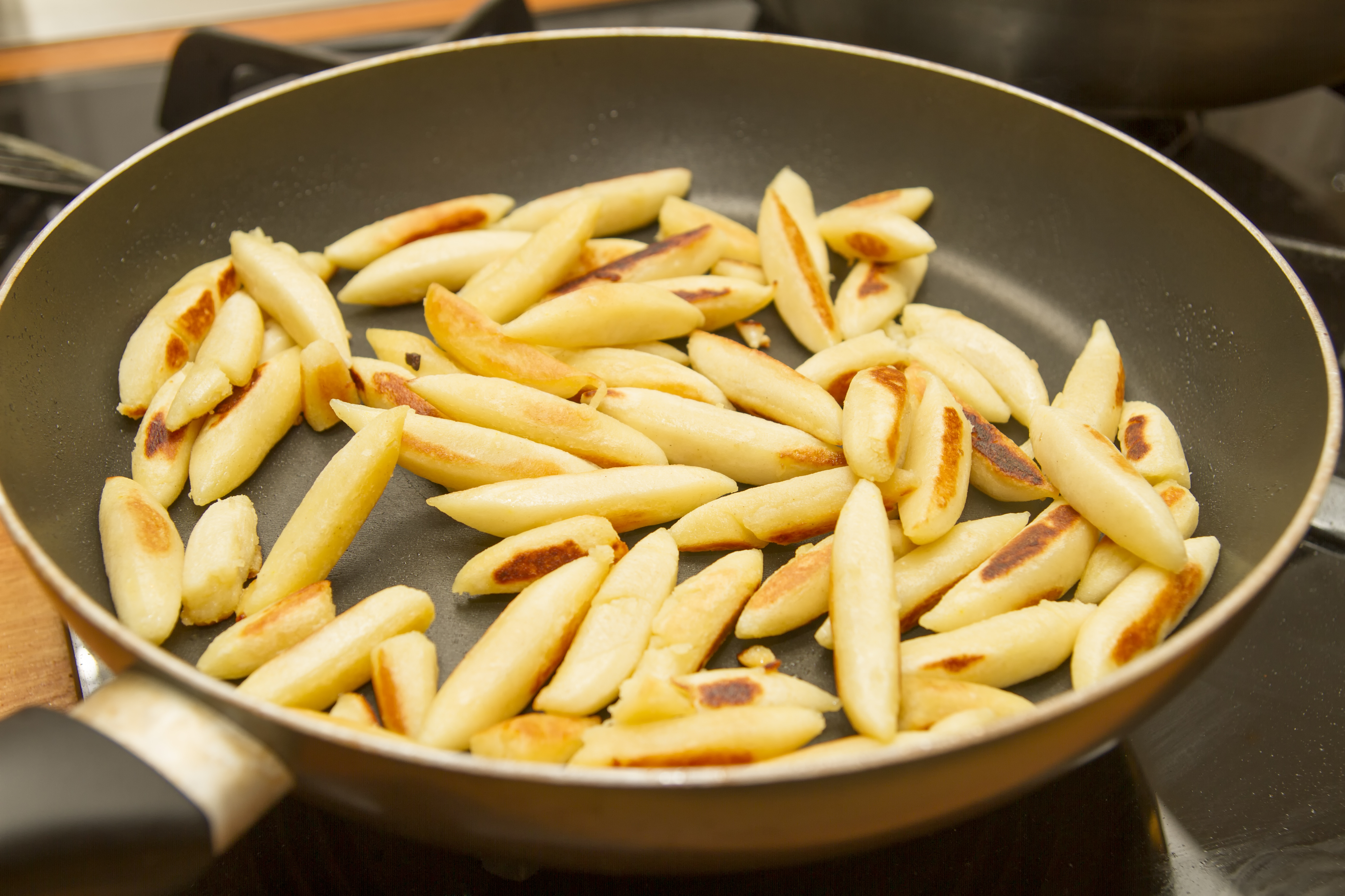 AdobeStock_49370846 gebratene Schupfnudeln Servierfertig 200g ( 1 Portion )