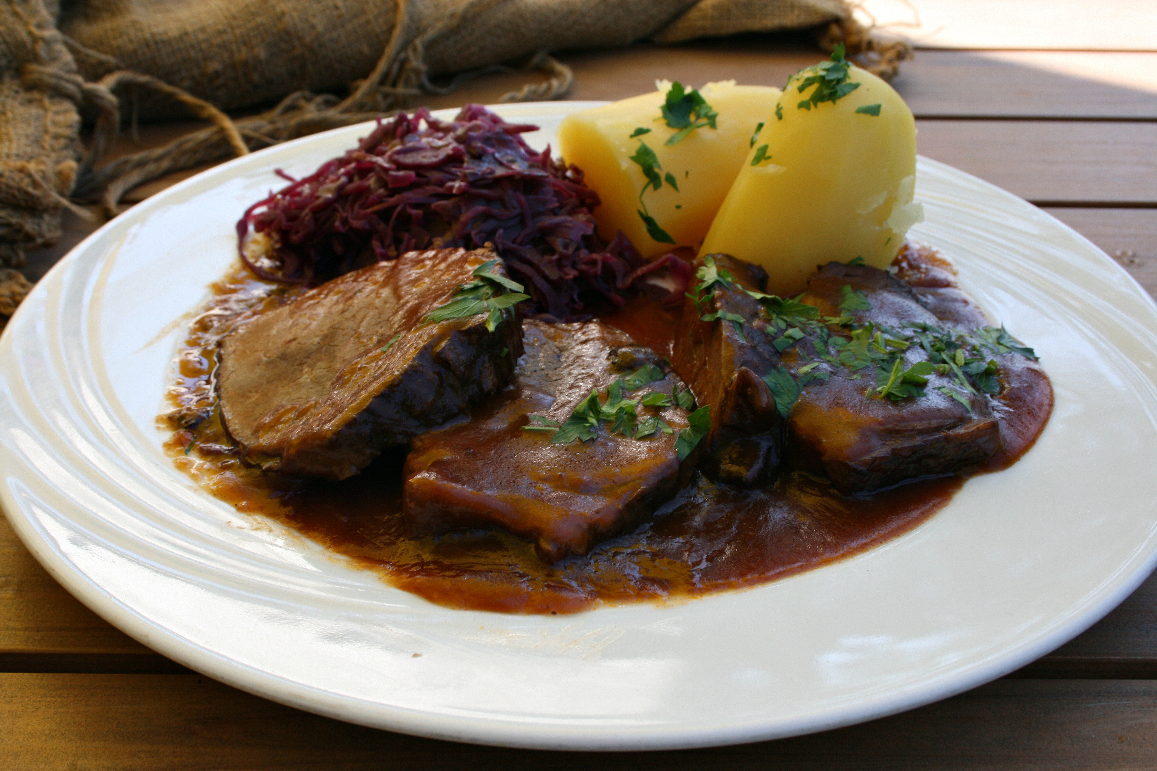 Sauerbraten mit Soße Servierfertig 160g (1 Portion ) aus Traditionsküche