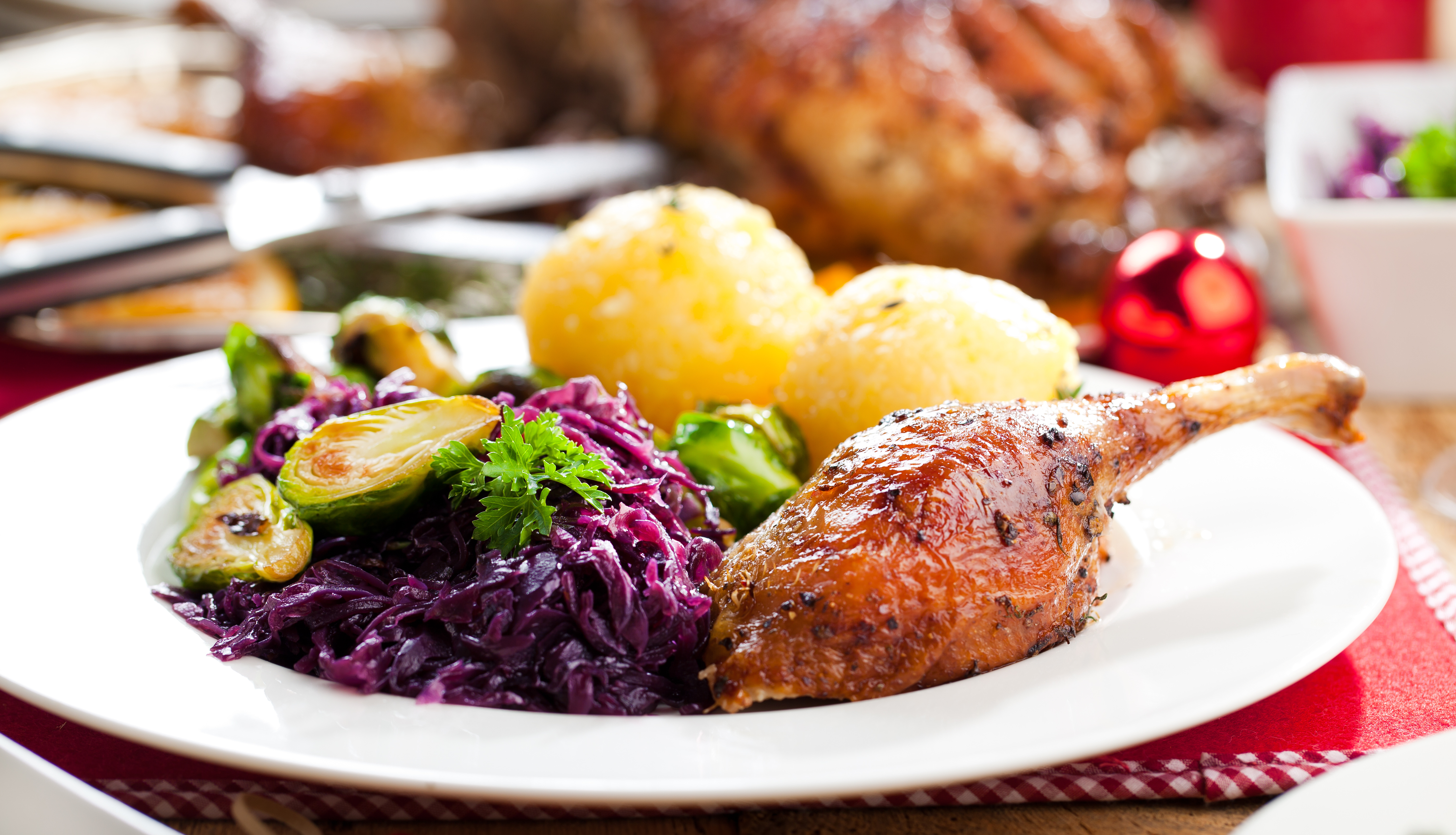 Komplett Menü "Entenkeule mit Rotkohl und Klößen"  Servierfertig (1 Portion )   