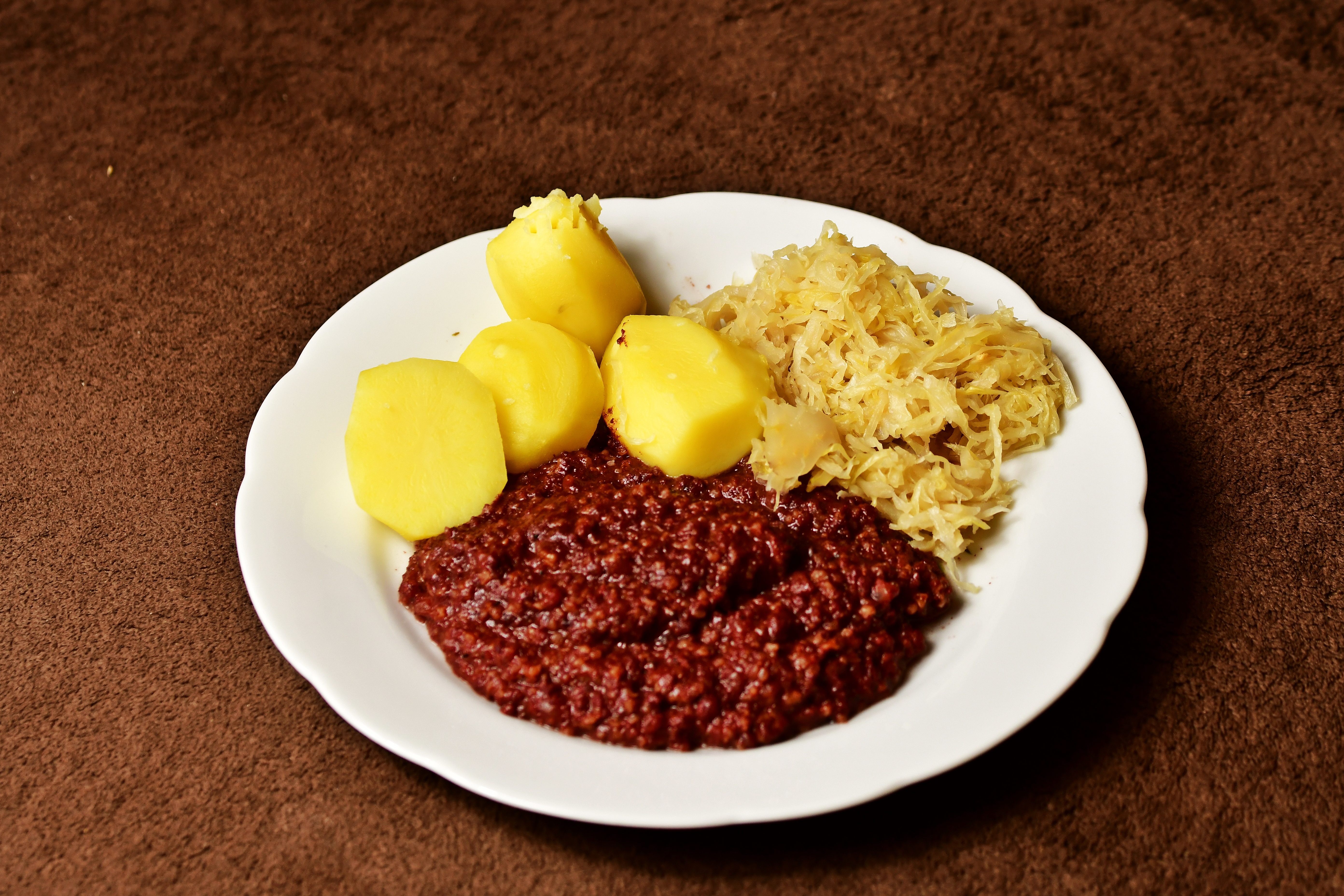 Komplett Menü Grützewurst "Lausitzer Art" Sauerkraut und Salzkartoffeln ( 1 Portion)Servierfertig 