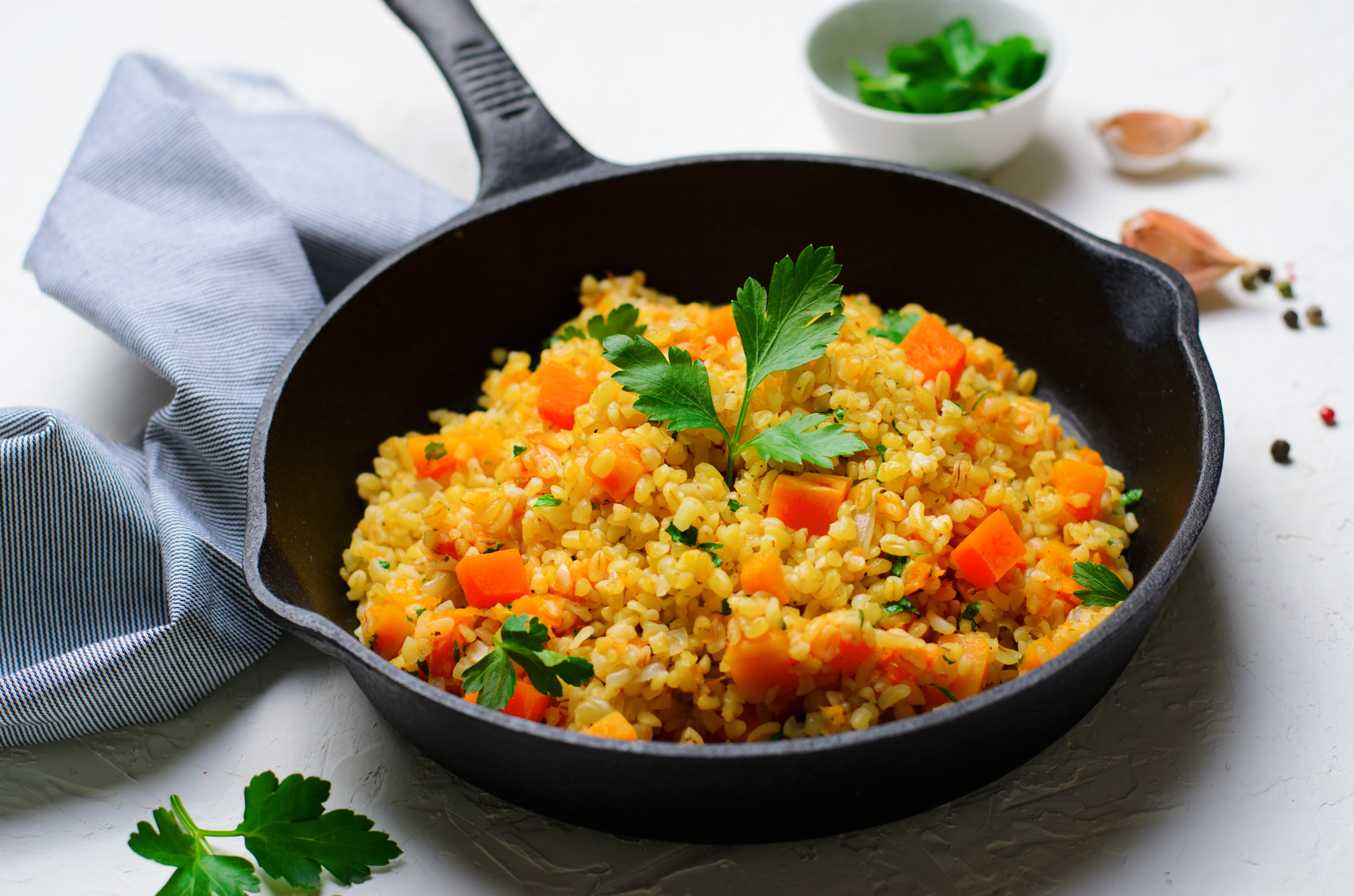 Bulgur Gemüsepfanne mit gebratenen Sojastreifen VEGAN 600g Servierfertig 